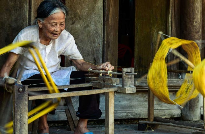 vietnamese-old-woman-auasiatravel